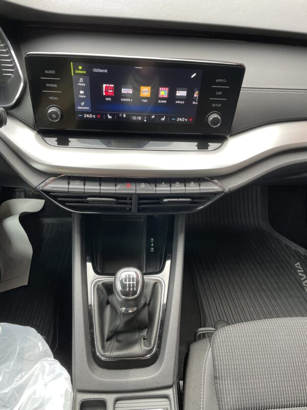 Škoda Octavia 2.0 TDI, 1. maj., původ ČR - Image 12