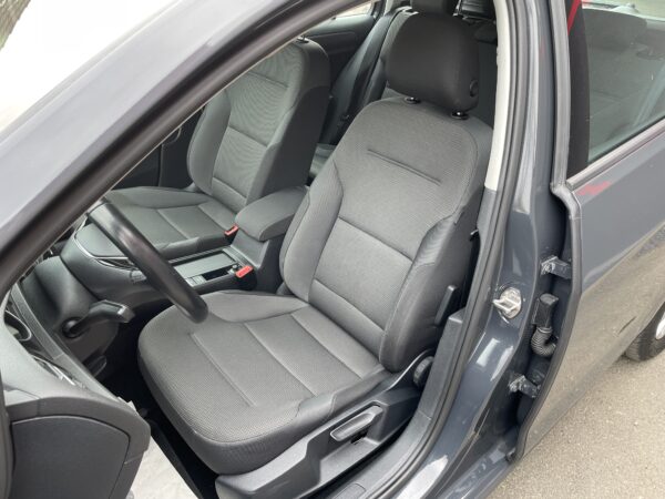 Volkswagen Golf 1.6 TDI 77 kw, 1. maj., ČR - Image 8