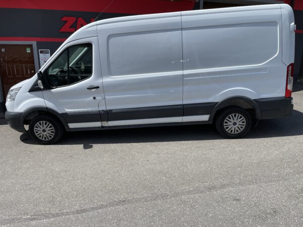 Ford Transit 2.2 TDCI L3H2, 1. majitel, DPH - Image 3